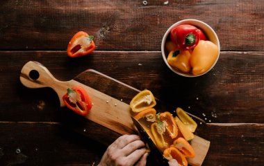 Як правильно доглядати за кухонними дошками