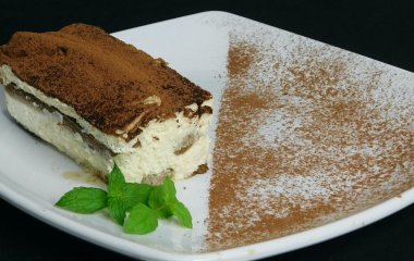 Чим замінити вершковий сир маскарпоне: кулінари розповіли про два прості варіанти