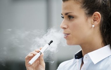 Психолог рассказал, почему электронные сигареты вызывают сильную зависимость