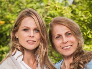 Ольга Фреймут замилувала фотографіями з мамою-красунею та здивувала схожістю з нею