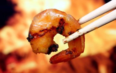 Экзотический летний шашлык: рецепт креветок на мангале