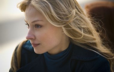 Светлана Ходченкова блистала в платье из зеленых перьев