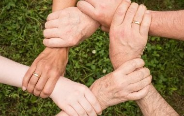Лікарі розповіли, як зберегти молодість рук