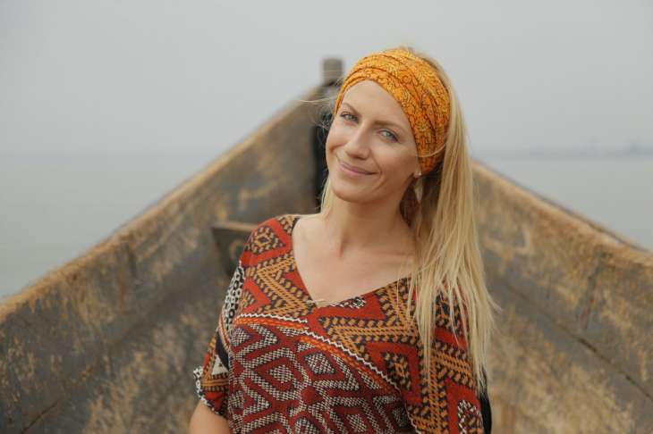 Леся Никитюк в декольтированном платье отдыхает в Египте