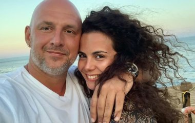 Потап после скандальных видео выехал в Барселону вместе с супругой