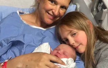 Приїхали у відпустку вдвох, а повернулися утрьох: як пара неочікувано стала батьками
