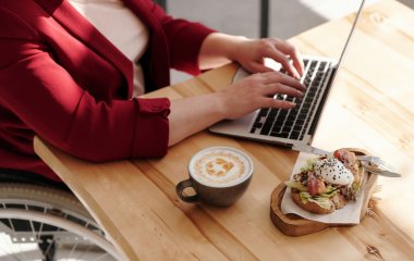 Как правильно и полезно питаться на работе: советы диетолога