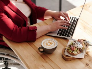 Как правильно и полезно питаться на работе: советы диетолога