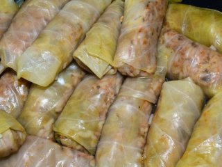 Капусту на голубці більше варити не доведеться: як за 2 хвилини розм’якшити листя — секрет кухарів