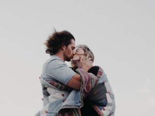 3 ознаки того, що гаджети псують ваші стосунки з партнером