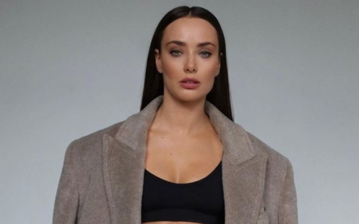 Ксения Мишина провела вечер с известным телеведущим, с которым ей приписывают роман