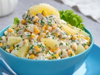 Салат с курицей и ананасами: как приготовить вкусное блюдо