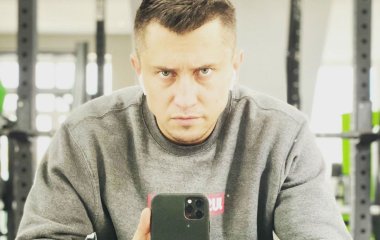 Павел Прилучный отдыхает в Крыму вместе с Мирославой Карпович и детьми