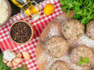 Як приготувати ідеальний фарш для котлет: в жодному разі не кладіть ці два інгредієнти