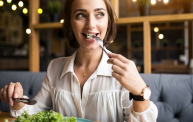 Які продукти треба їсти жінкам, щоб надовго зберегти здоров’я, молодість і красу
