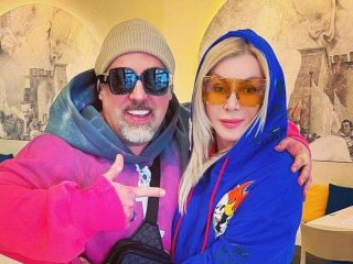 Дмитро Коляденко помирився з ексобраницею Іриною Білик і заобіймав її просто на сцені