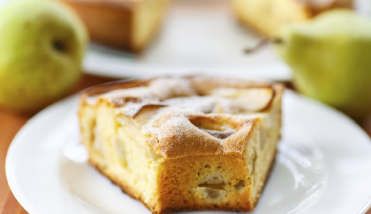 Грушевая шарлотка