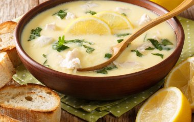 Ситний, смачний грецький курячий суп із лимоном