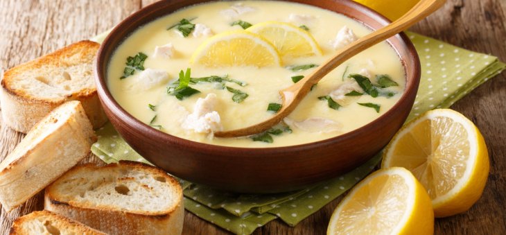 Ситний, смачний грецький курячий суп із лимоном