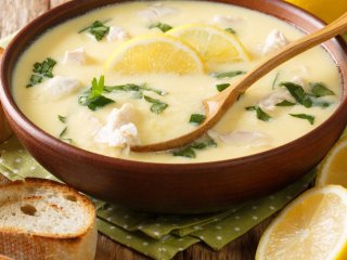 Ситний, смачний грецький курячий суп із лимоном