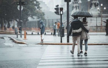 Медики рассказали, какую опасную болезнь можно диагностировать по походке