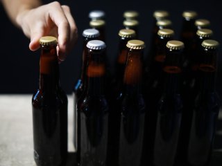 Ученые рассказали, с каким весом пить алкоголь опаснее всего
