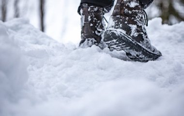 Як не впасти в ожеледицю: топ-5 домашніх засобів для слизької підошви