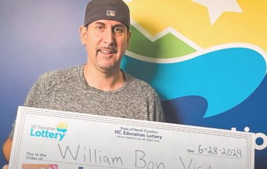 Американець вирішив зберегти традицію і виграв $250 тисяч у лотерею