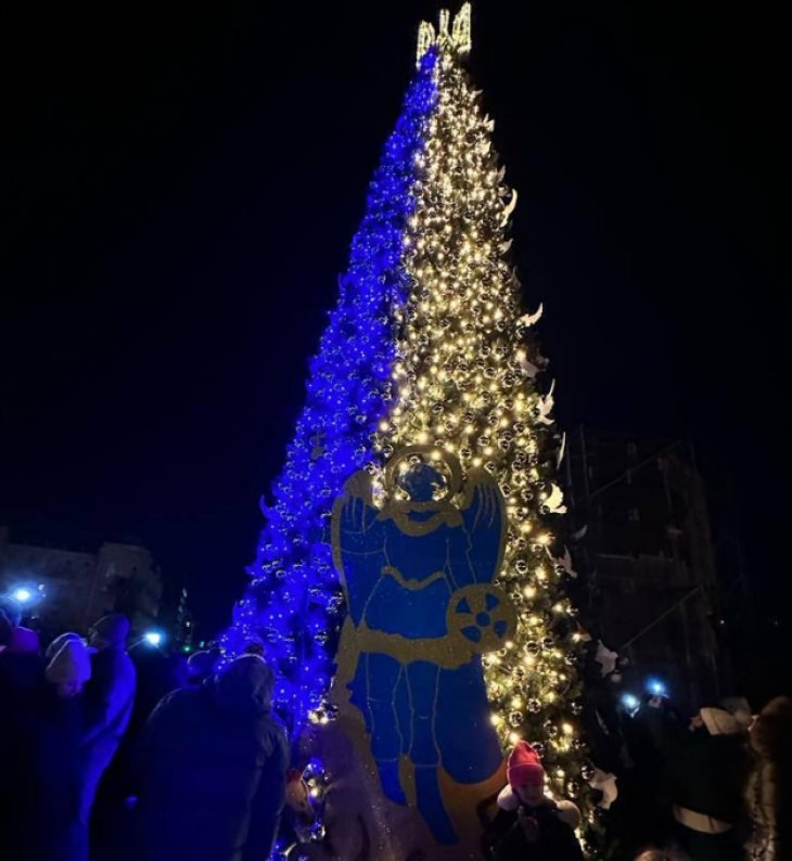 В Киеве зажгли главную новогоднюю ёлку страны