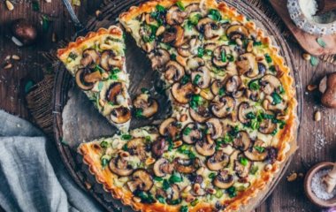 Киш с грибами и зеленым луком