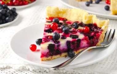 Быстрый летний ягодный пирог: элементарный рецепт на 10 минут