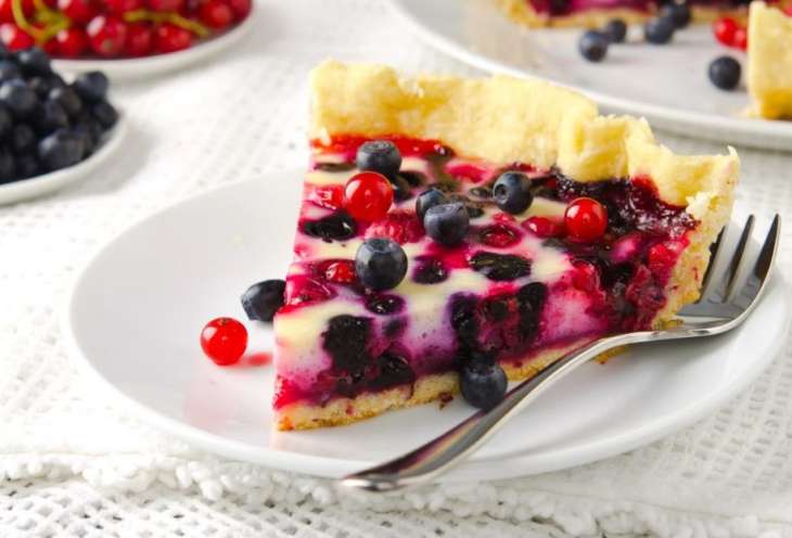 Быстрый летний ягодный пирог: элементарный рецепт на 10 минут