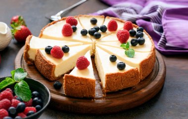 Клубничный чизкейк без выпечки: элементарные ингредиенты и минимум времени