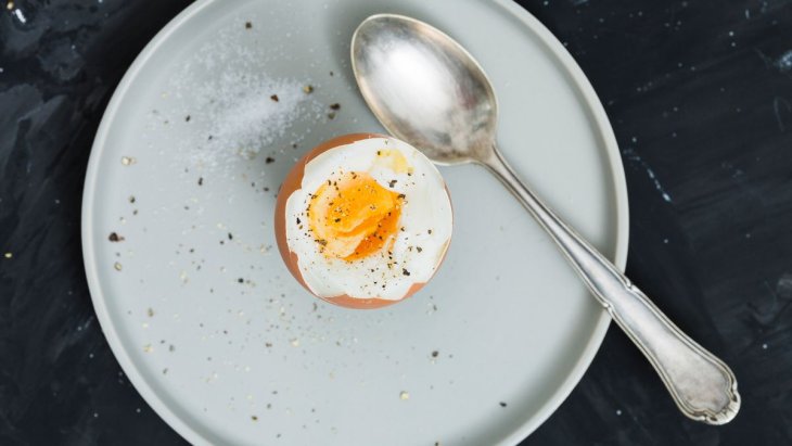Классический польский завтрак: Как пожарить яйца в скорлупе