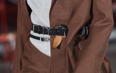 Одновременно несколько ремней в одном образе — стилистический прием для продвинутых модников
