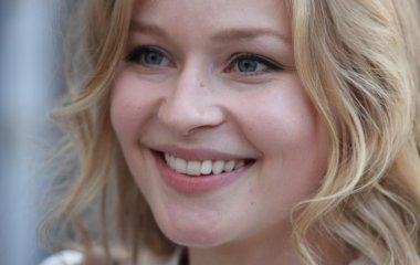 Юлия Пересильд показала лицо без макияжа
