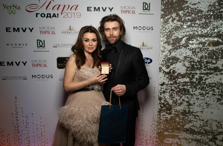 Муж Анастасии Заворотнюк Петр Чернышев вывел их годовалую дочь на лед