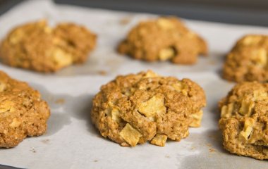 Простой рецепт пирога из овсяных хлопьев с фруктами или ягодами