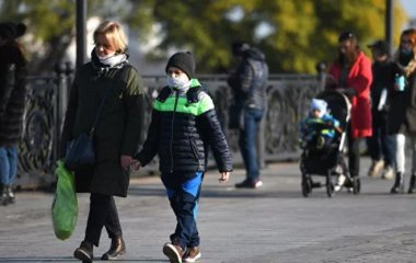 Вчені оцінили ризик зараження коронавірусом на вулиці