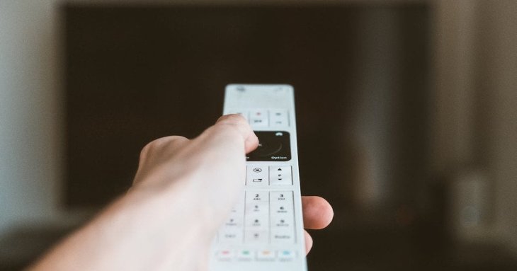 Як почистити пульт телевізора від бруду та мікробів: покрокова інструкція