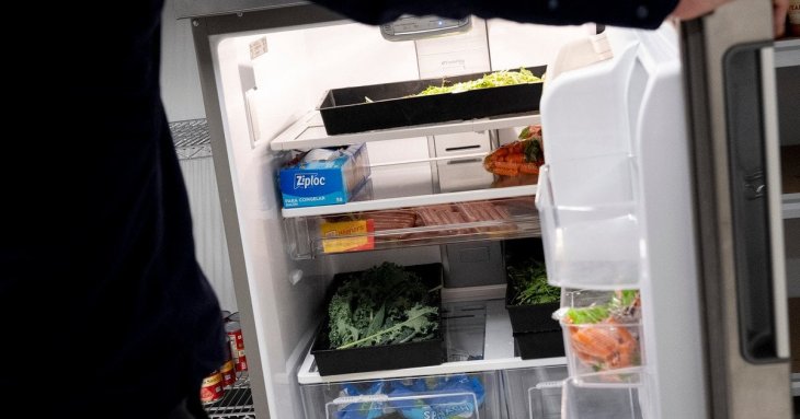 Які продукти не можна класти в холодильник: експертка назвала головні помилки