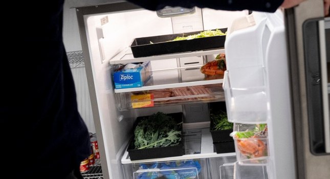 Які продукти не можна класти в холодильник: експертка назвала головні помилки