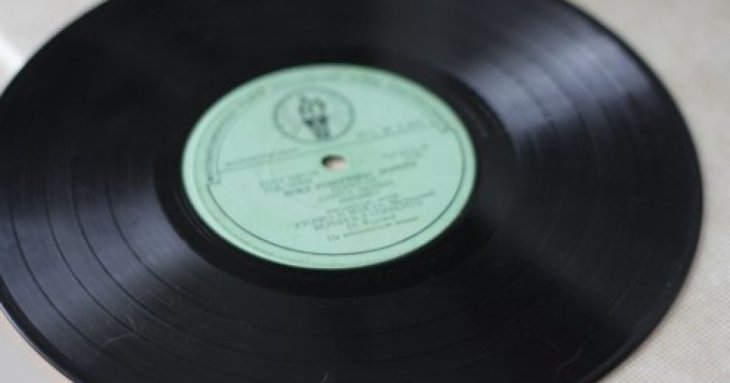 Загублену вінілову платівку з весілля 1966 року повернули подружжю