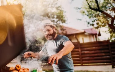 Як правильно харчуватися у літню спеку. Поради лікаря