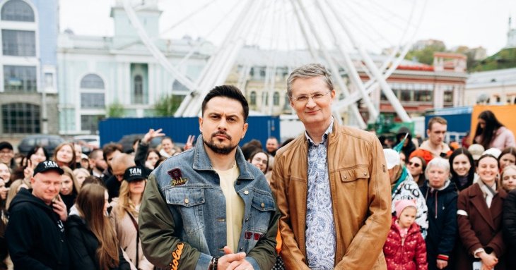 Відбулися зйомки оновленого «Караоке на майдані»: як співи об’єднали тисячі людей заради допомоги ветеранам реабілітаційного центру “Титанові”