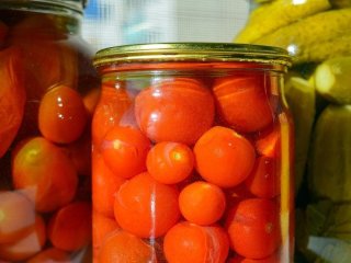 Цей простий трюк з гумкою відкриває будь-яку банку за лічені секунди