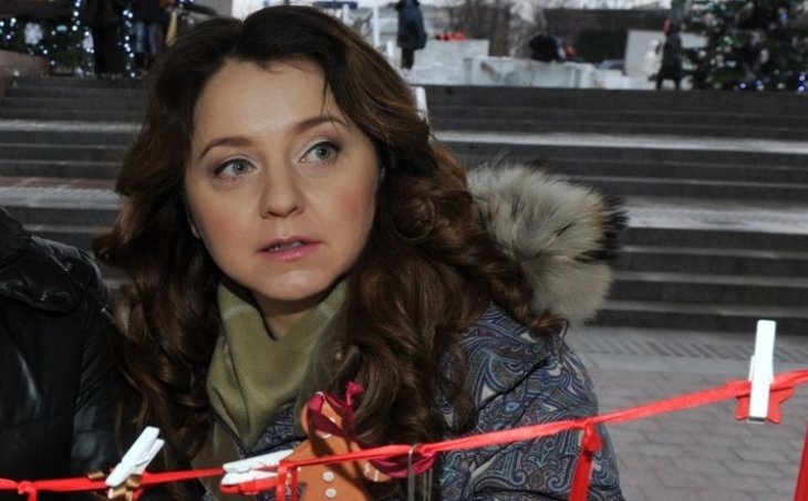 «Такая секси!»: звезда «Универа» сразила снимком с автоматом Калашникова