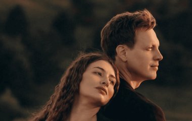 Катерина Тишкевич оголила вагітний животик у чуттєвій фотосесії з чоловіком Томусяком