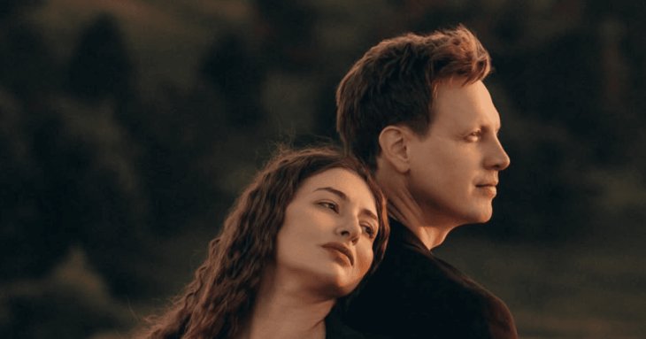 Катерина Тишкевич оголила вагітний животик у чуттєвій фотосесії з чоловіком Томусяком