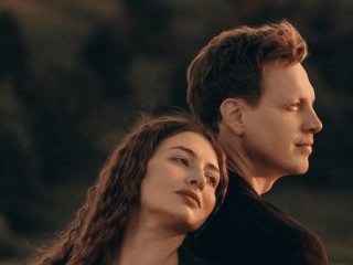 Катерина Тишкевич оголила вагітний животик у чуттєвій фотосесії з чоловіком Томусяком